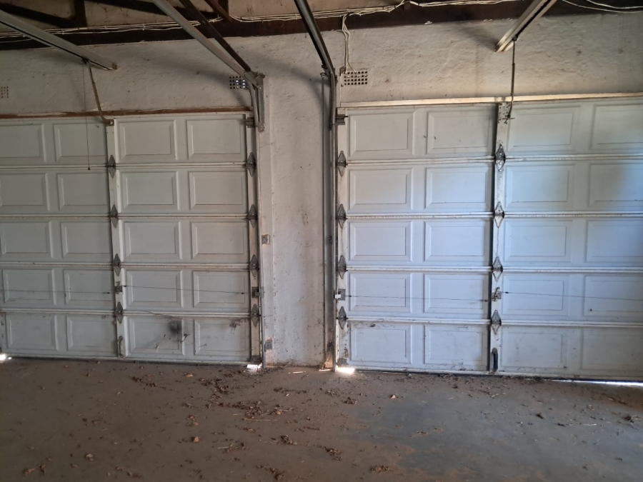 5 Bedroom Property for Sale in Flamingo Park Free State